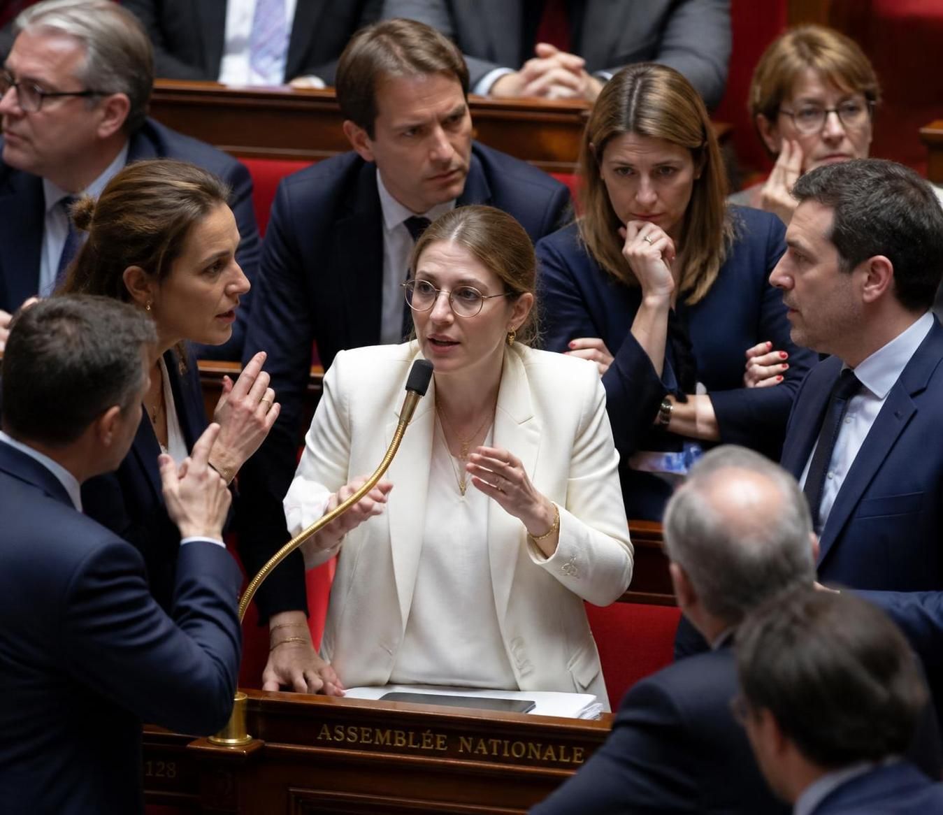 découvrez l'intervention d'aurore bergé au cœur du débat brûlant sur le grand remplacement, ses arguments et les réactions suscitées.
