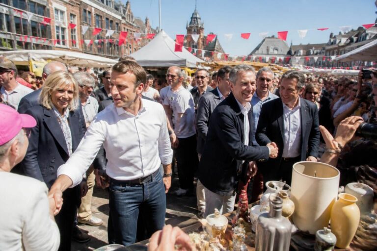 découvrez comment les candidats à l'élysée se mobilisent pour la braderie de lille, un événement incontournable mêlant tradition, politique et ambiance festive.