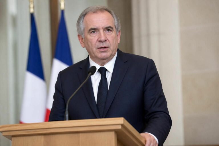 françois bayrou annonce officiellement son retrait de la course présidentielle de 2027, marquant une nouvelle étape dans la politique française.
