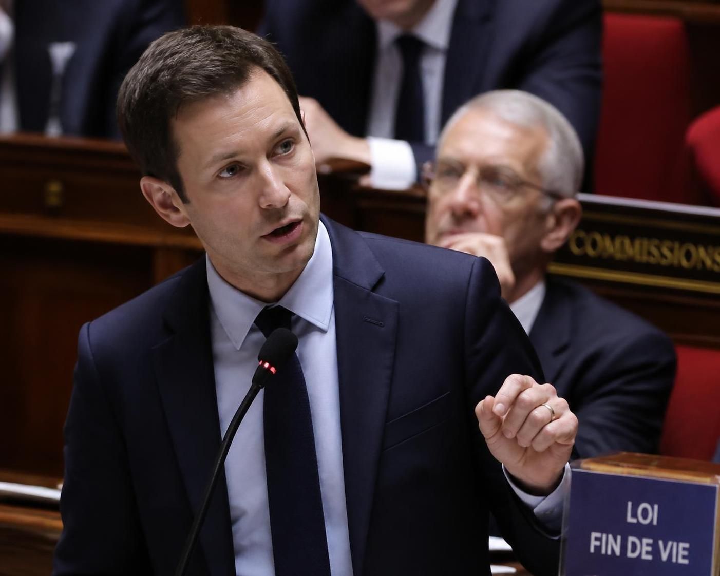 françois-xavier bellamy propose un référendum afin que les citoyens décident de l'avenir des lois sur la fin de vie, ouvrant un débat démocratique sur ce sujet sensible.