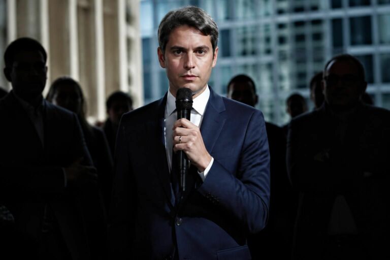 analyse approfondie de la stratégie d'image de gabriel attal face aux critiques, en vue de l'élection présidentielle de 2027.