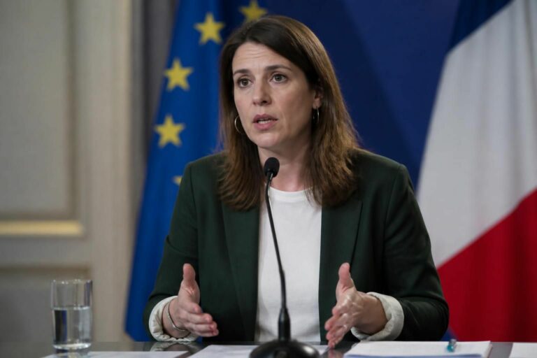 marine tondelier alerte sur la gravité de la menace russe, soulignant les risques importants pour la sécurité internationale.