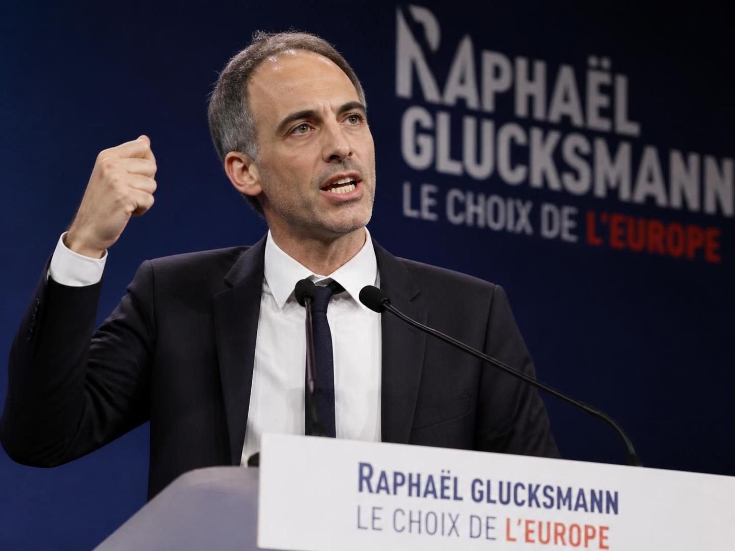 découvrez la vision et les ambitions de raphaël glucksmann pour l'élection présidentielle de 2027, dévoilées lors de son exposition.