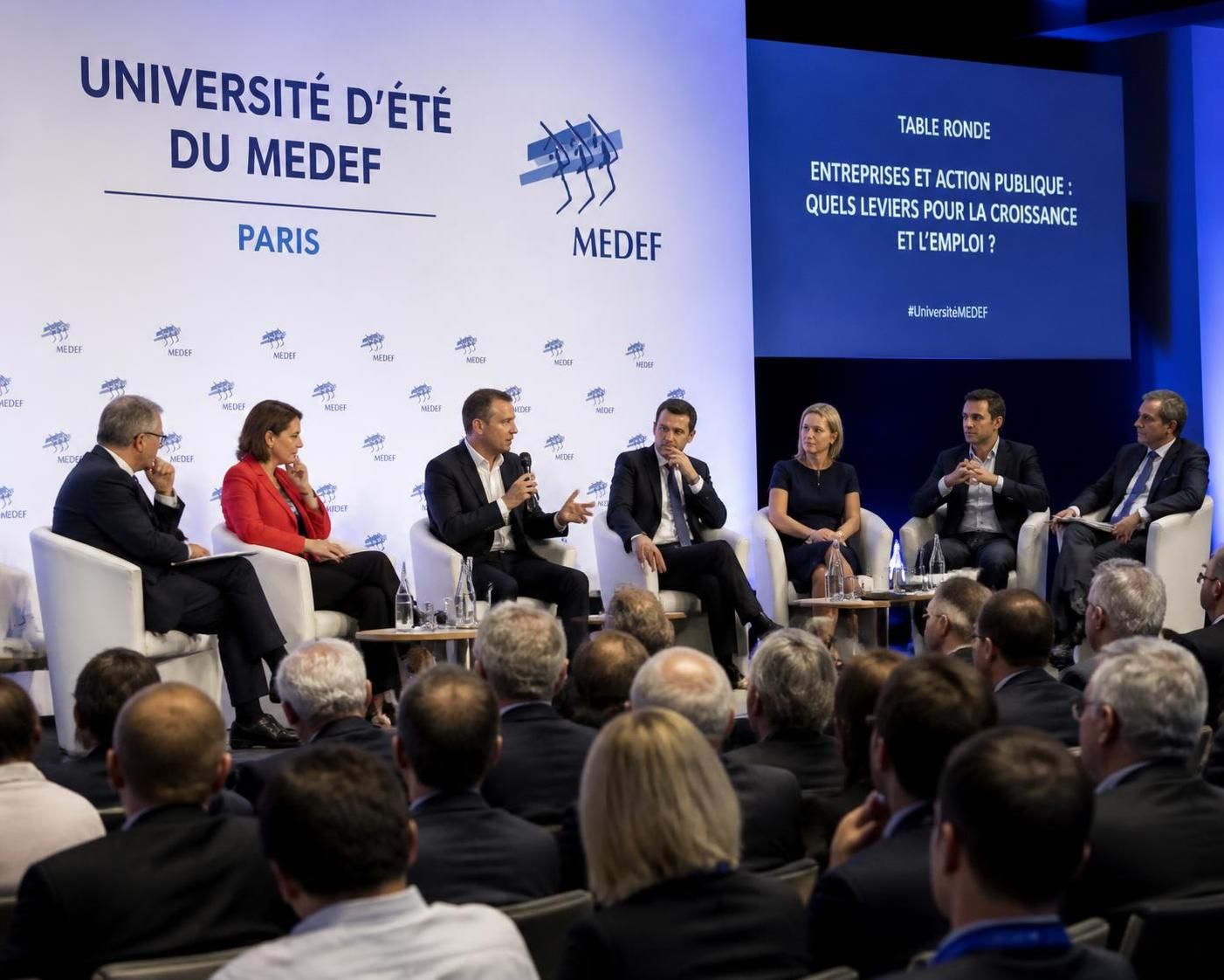 sept candidats débattent en direct avec les dirigeants du medef, échangeant sur les enjeux économiques et sociaux majeurs.