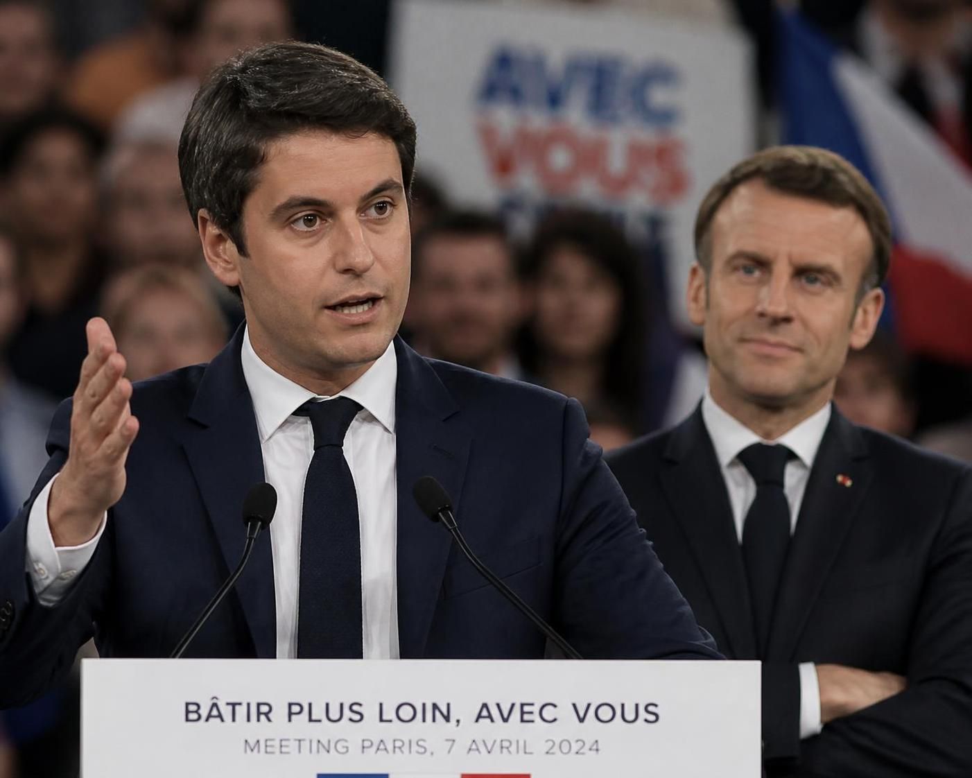gabriel attal peine à convaincre l'opinion, tandis qu'emmanuel macron prépare en toute discrétion une transition politique majeure.