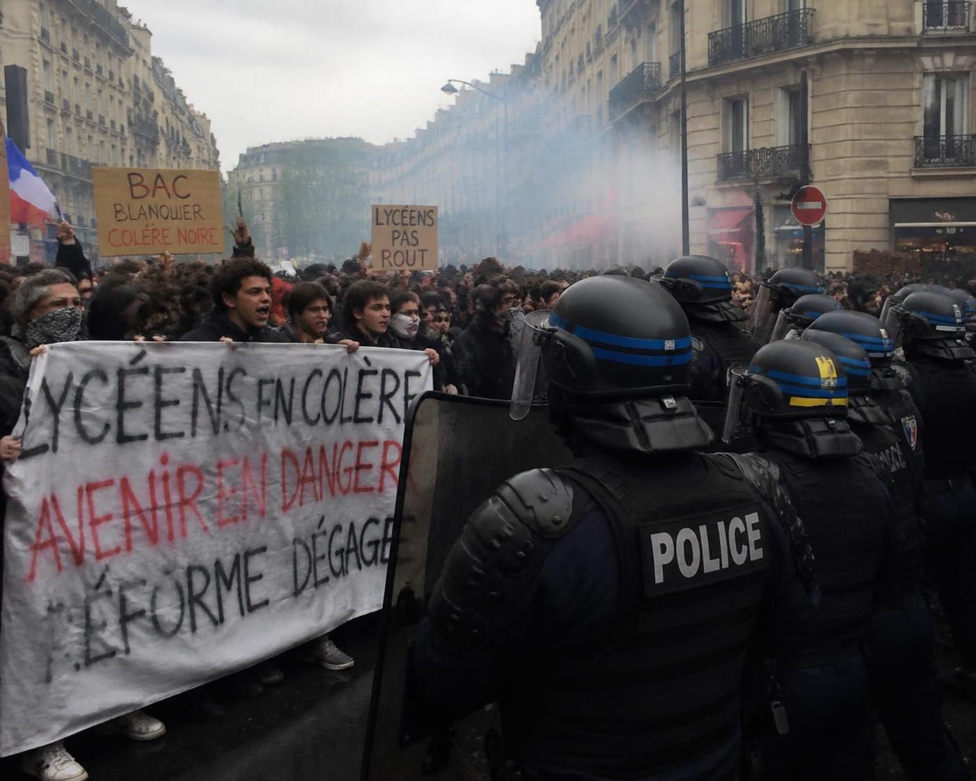 découvrez comment les lycéens mobilisés expriment leurs tensions et revendications pour une justice fiscale équitable, mêlant engagement social et aspirations à un système plus juste.
